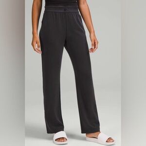 NWOT Lululemon Softstreme High-Rise Pant
Black